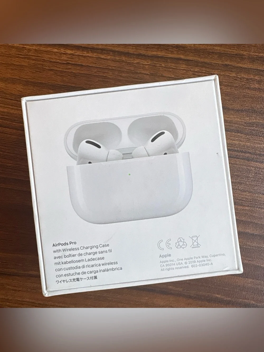 Apple White Earbuds Charging Case